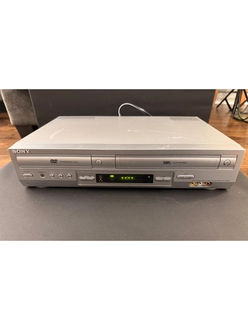 Sony DVD Player and VHS Hi-Fi Stereo Video Cassette Recorder SLV-D300P